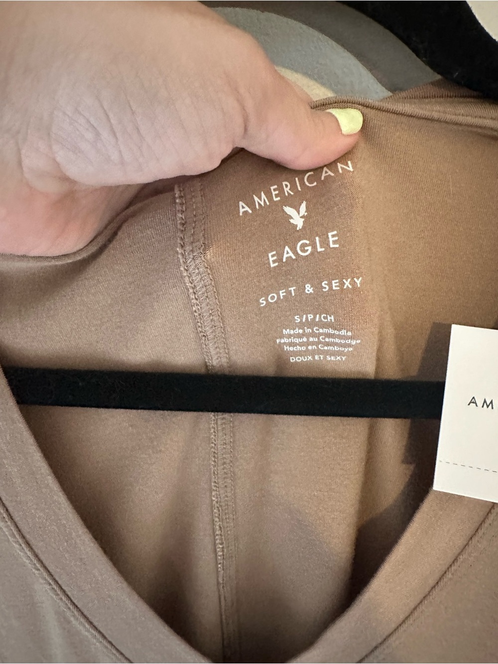 American Eagle Outfitters Soft & Sexy Womens V-Neck Tee in Taupe- SMALL NWT - Picture 3 of 5
